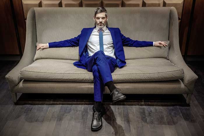 Business-Barfußschuhe unterscheiden sich optisch kaum von nromalen Anzughosen wie hier auf dem Bild zusehen. Quelle: Joe Nimble/Bär Schuhe