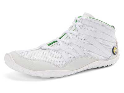 Der FlexToes ist ein knöchelhoher Barfußschuh, hier aus weißem Leder