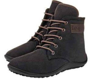 Der leguano Chester, ein halbhoher Winter-Barfußschuh in braun mit hellbraunen Schnürsenkeln